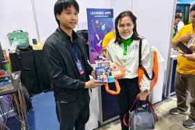 STKC ออกบูธจัดแสดงชิ้นงานชุด ตารางธาตุ ในรูปแบบ AR card สร้า ... Image 98